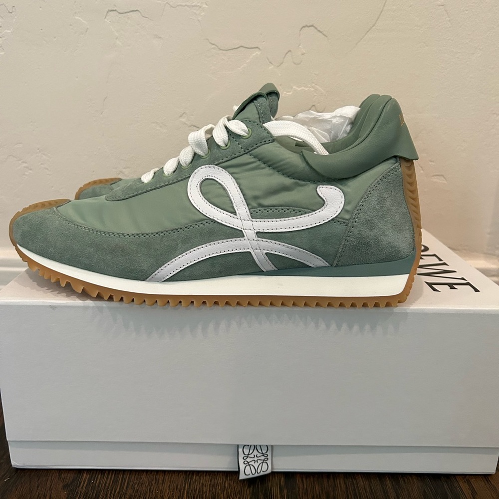 Loewe Flow Runner Size 40 Green NIB